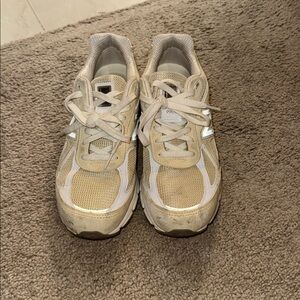 New Balance cream/Beige Women's Shoes
